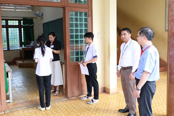 Đoàn công tác của Bộ Giáo dục và Đào tạo, Sở Giáo dục và Đào tạo Lâm Đồng kiểm tra Điểm thi Trường THPT Chu Văn An - Gia Nghĩa