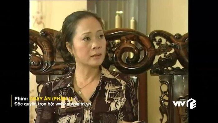Nghệ sĩ Nhân dân Hương Dung vai vợ thứ trưởng Cao Đức Cẩm trong Chạy Án. Ảnh: VTV