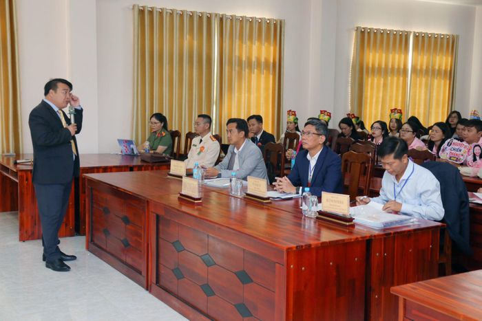 Các thí sinh trình bày phần thi thuyết trình
