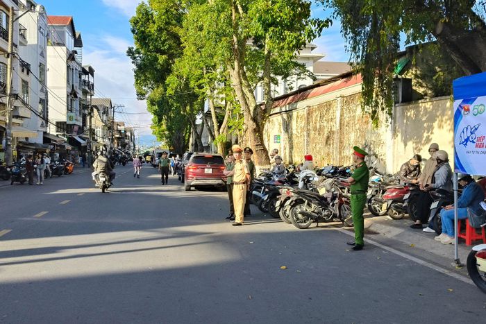 Lực lượng công an bảo đảm an ninh vòng ngoài tại các hội đồng thi tốt nghiệp THPT