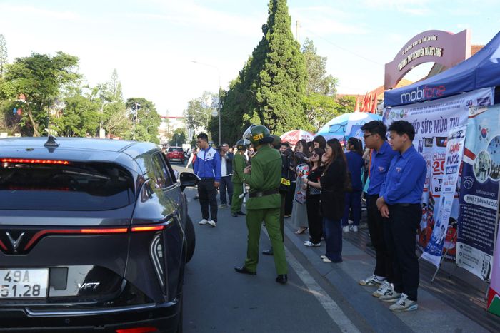 Lực lượng công an điều tiết giao thông ở các hội đồng thi