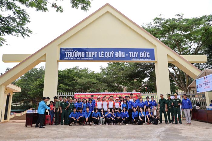Đội hình “Tiếp sức mùa thi” tại điểm thi khu vực biên giới tỉnh Lâm Đồng