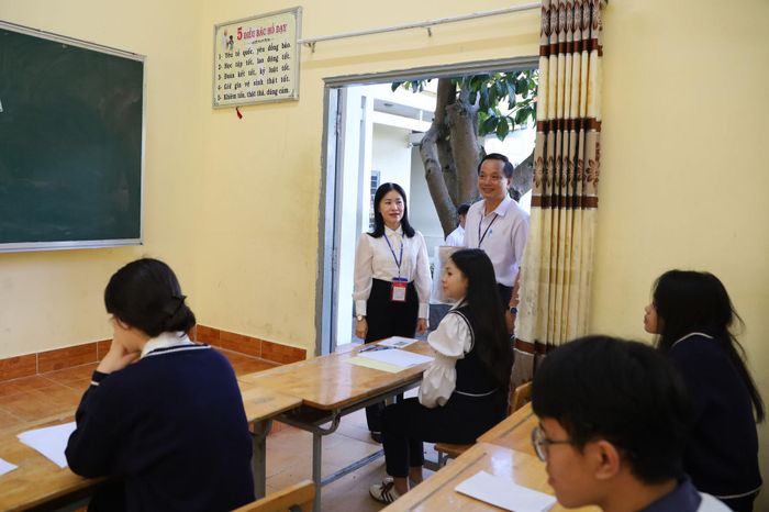 Đoàn công tác kiểm tra việc thực hiện quy chế thi, công tác bảo đảm an ninh, an toàn tại khu vực thi tại Điểm thi Trường THCS - THPT Tây Sơn