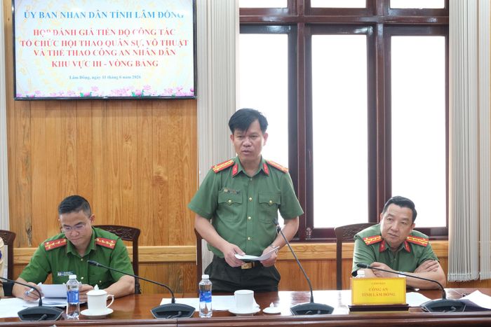 Đại tá Trần Quang Trung, Trưởng Phòng PX03, Công an tỉnh Lâm Đồng báo cáo tình hình triển khai công tác chuẩn bị hội thao