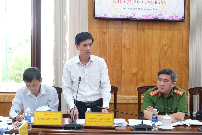 Phó Giám đốc Báo và Phát thanh, Truyền hình tỉnh Lâm Đồng Nguyễn Văn Hải nêu công tác chuẩn bị triển khai tuyên truyền, phát sóng trực tiếp lễ khai mạc hội thao