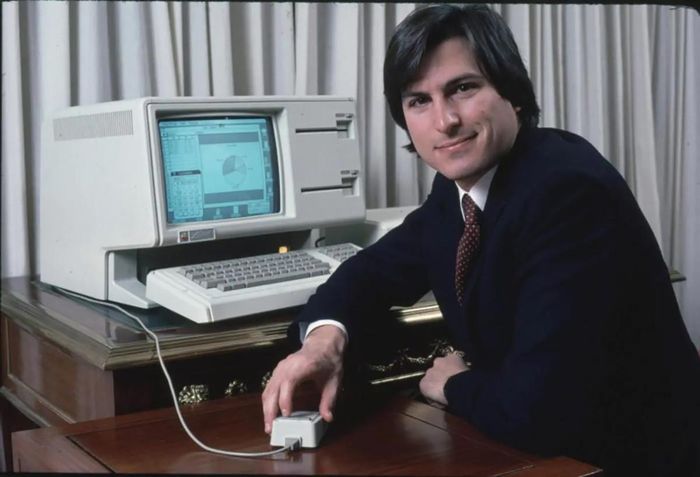 Apple Lisa ra mắt vào năm 1983