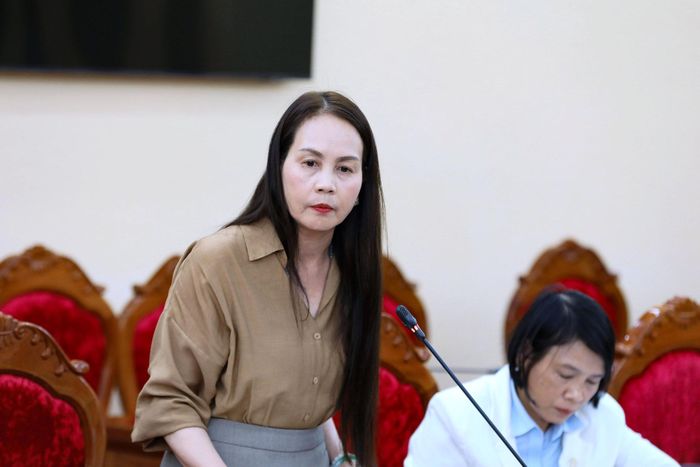 Lãnh đạo Sở Văn hóa, Thể thao và Du lịch Lâm Đồng báo cáo các nội dung tháo gỡ khó khăn, vướng mắc theo thẩm quyền