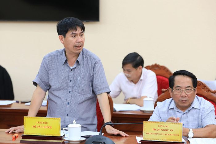 Lãnh đạo Sở Tài chính Lâm Đồng báo cáo về việc tháo gỡ vướng mắc tại các dự án thuộc thẩm quyền theo dõi
