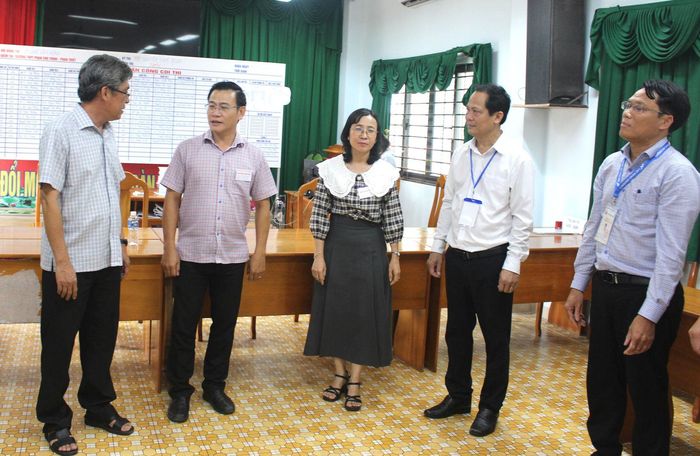 Đoàn đã đến kiểm tra tại Điểm thi Trường THPT Phan Chu Trinh - Phan Thiết, phường Phú Thủy