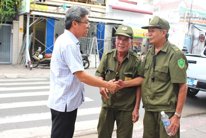 Phó Chủ tịch UBND tỉnh Nguyễn Minh động viên lực lượng an ninh làm nhiệm vụ thi