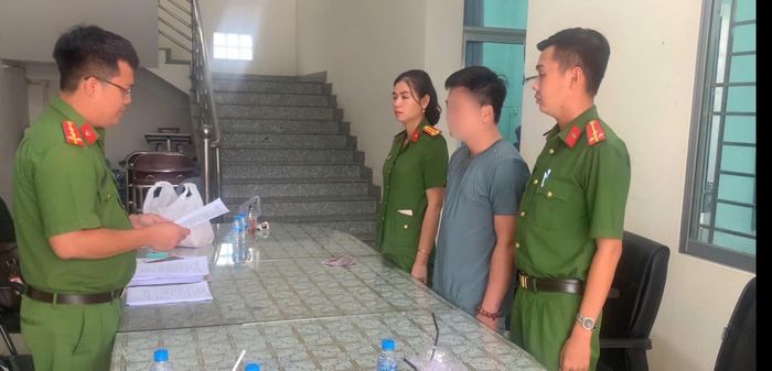 Các đối tượng bị khởi tố, bắt tạm giam về tội Xâm phạm quyền sở hữu công nghiệp đối với dầu gió giả mạo nhãn hiệu Eagle Brand của Singapore
