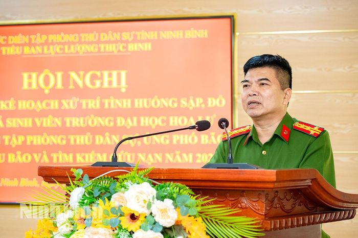 Đại diện lãnh đạo Công an tỉnh phát biểu tại hội nghị.