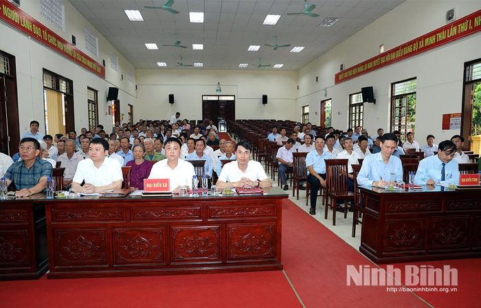 Các đại biểu dự Lễ trao tặng Huy hiệu Đảng.