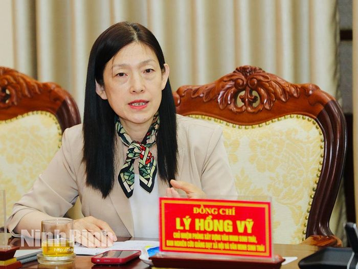 Đồng chí Lý Hồng Vỹ, Chủ nhiệm Phòng Xây dựng văn minh sinh thái, Ban Nghiên cứu giảng dạy xã hội và văn minh sinh thái phát biểu tại Tọa đàm.