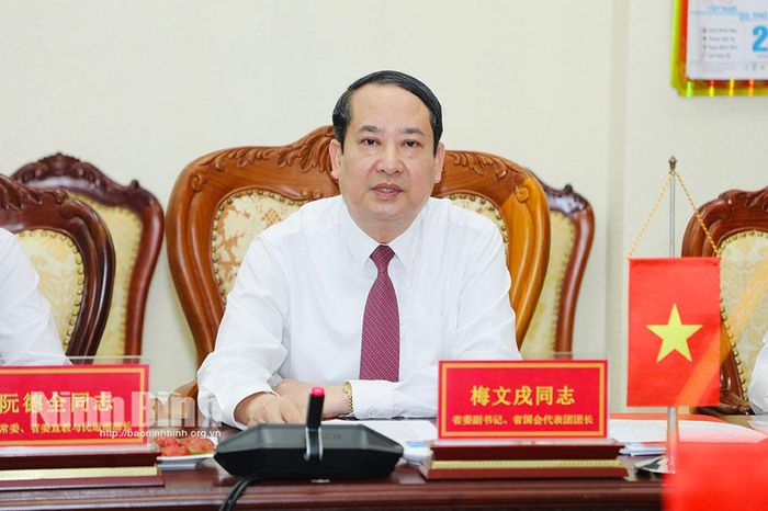 Đồng chí Mai Văn Tuất, Phó Bí thư Tỉnh ủy, Trưởng Đoàn đại biểu Quốc hội tỉnh phát biểu chào mừng tại Tọa đàm.