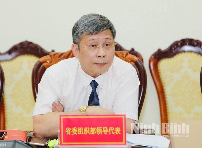 Đồng chí Phạm Minh Tuấn, Tỉnh ủy viên, Phó Trưởng Ban Tổ chức Tỉnh ủy phát biểu tại Tọa đàm.