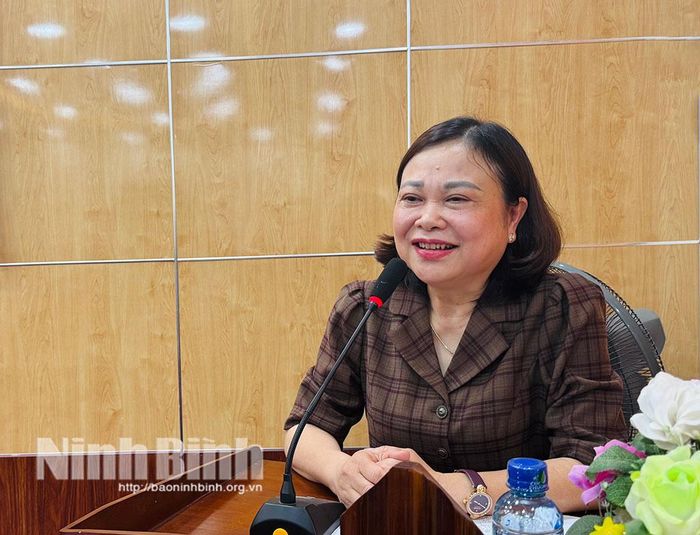 Đồng chí Lê Thị Thanh Hà, Chủ tịch Hội Khuyến học tỉnh phát biểu tại hội nghị.