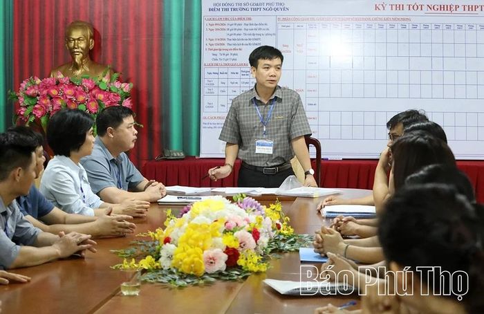 Hội đồng thi trường THPT Ngô Quyền triển khai các thủ tục thi.