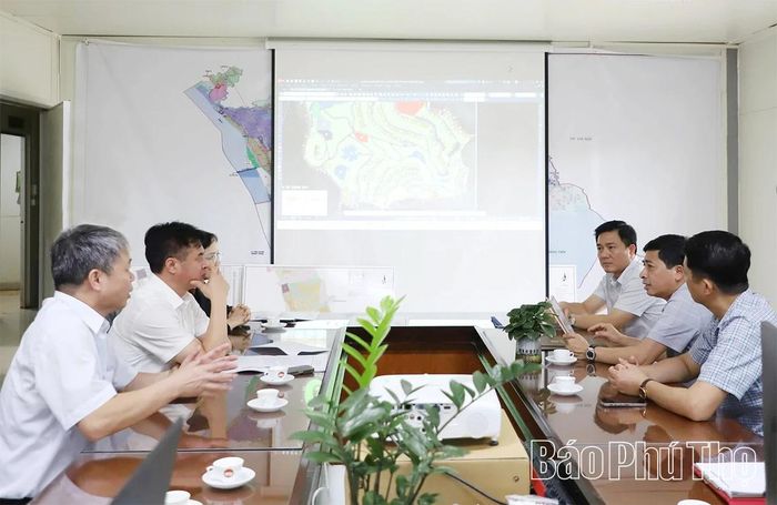 Toàn cảnh buổi làm việc.