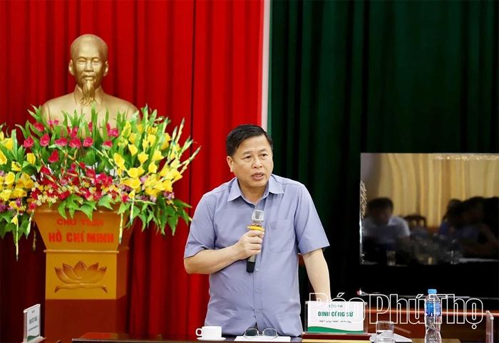 Đồng chí Phó Chủ tịch UBND tỉnh Đinh Công Sứ phát biểu kết luận buổi làm việc.