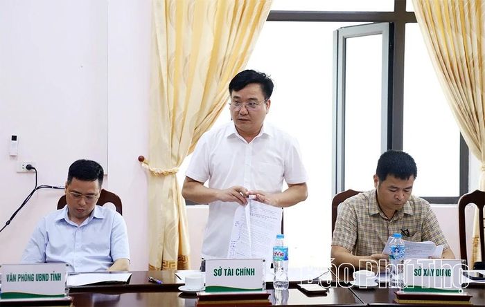 Lãnh đạo các sở, ngành địa phương phát biểu tại buổi làm việc.