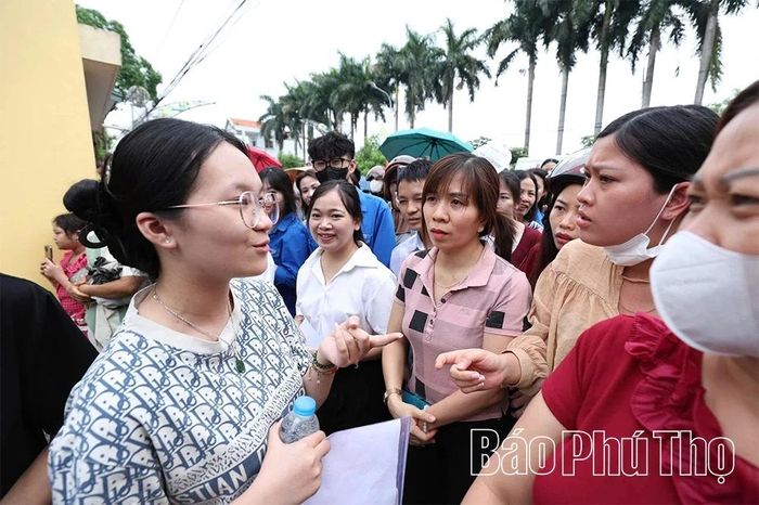 Thí sinh Trường THPT Vũ Thê Lang tự tin sau khi hoàn thành nội dung bài thi môn Ngữ văn.