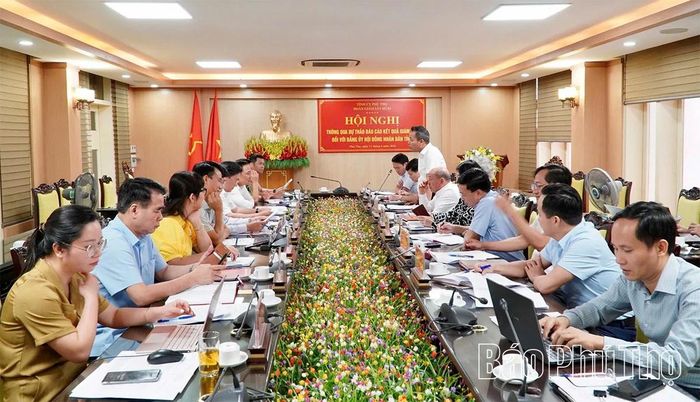 Quang cảnh buổi làm việc.