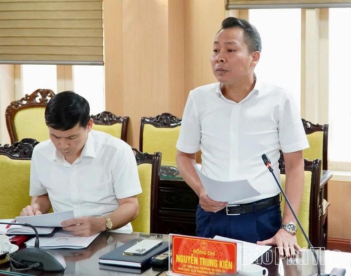 Đồng chí Phó Chủ tịch Thường trực HĐND tỉnh Nguyễn Trung Kiên phát biểu tại buổi làm việc.
