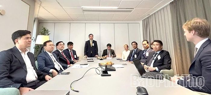 Đồng chí Phó Bí thư Tỉnh ủy Bùi Huy Vĩnh phát biểu tại buổi làm việc.