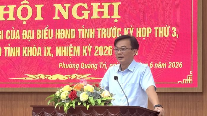 Đồng chí Nguyễn Chiến Thắng, Phó Bí thư Tỉnh ủy, Chủ tịch Ủy ban MTTQ Việt Nam tỉnh tiếp thu ý kiến của cử tri - Ảnh: N.L