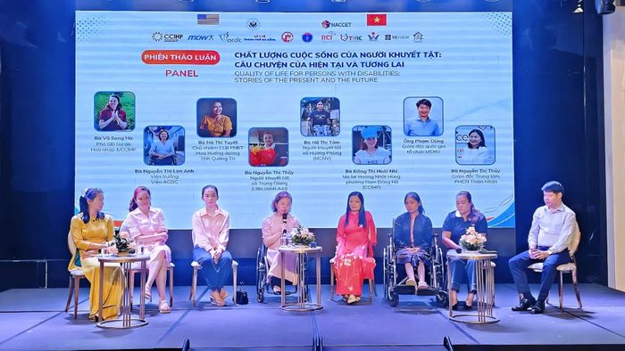 Các đại biểu tham gia trao đổi, thảo luận về các giải pháp tiếp tục nâng cao chất lượng sống cho người khuyết tật trong thời gian tới - Ảnh: P.K