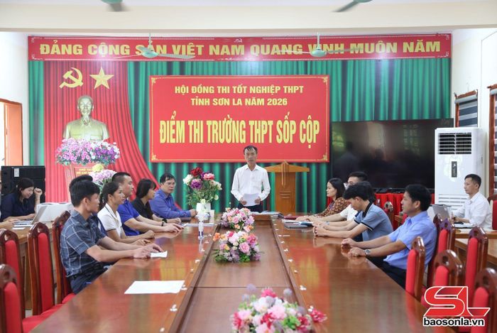 Điểm thi Trường THPT Sốp Cộp họp triển khai nhiệm vụ coi thi.