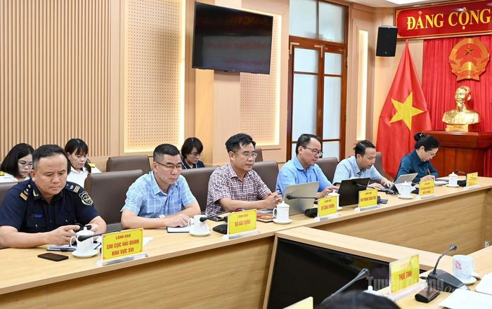 Các đại biểu dự phiên họp.