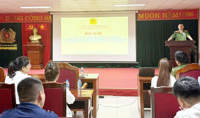 Đồng chí Thượng tá Hoàng Minh Hoan, Phó Trưởng phòng Cảnh sát PCCC và CNCH phát biểu tại Hội nghị.