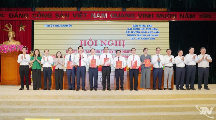 Lãnh đạo tỉnh Thái Nguyên ký kết Chương trình hợp tác với các cơ quan báo chí Trung ương giai đoạn 2026-2030
