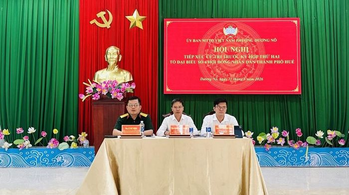 Tổ đại biểu số 6 HĐND thành phố tiếp xúc cử tri tại phường Dương Nỗ. Ảnh: Tâm Anh 