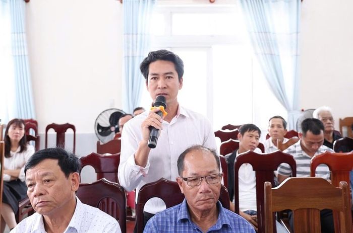 Cử tri phường Phong Phú bày tỏ sự đồng tình với những kết quả phát triển của thành phố thời gian qua. Ảnh: M.Văn