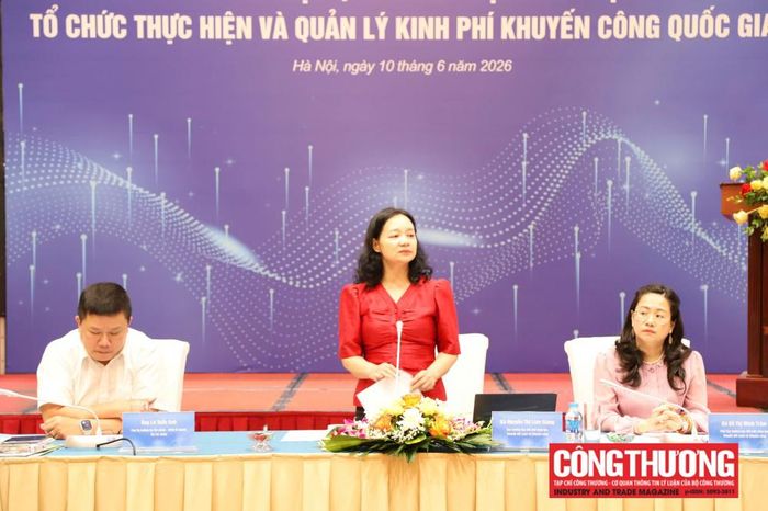 Bà Nguyễn Thị Lâm Giang - Cục trưởng Cục Đổi mới sáng tạo, Chuyển đổi xanh và Khuyến công phát biểu khai mạc hội thảo