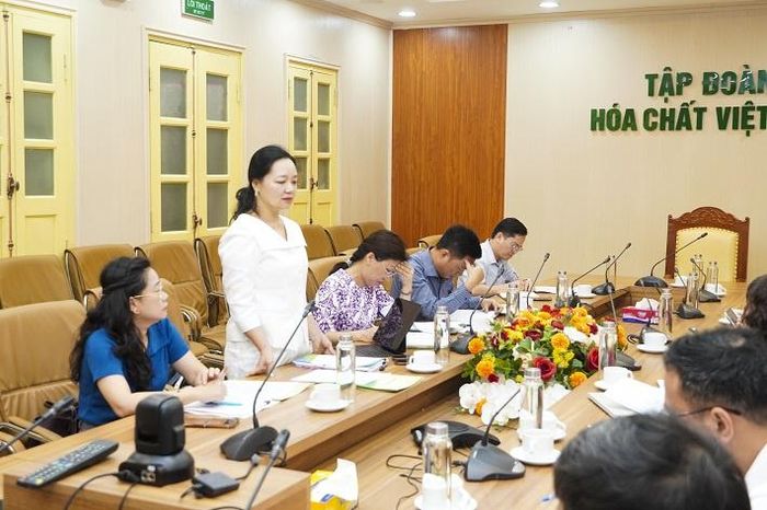 Bà Nguyễn Thị Lâm Giang - Cục trưởng ĐCK phát biểu tại buổi làm việc