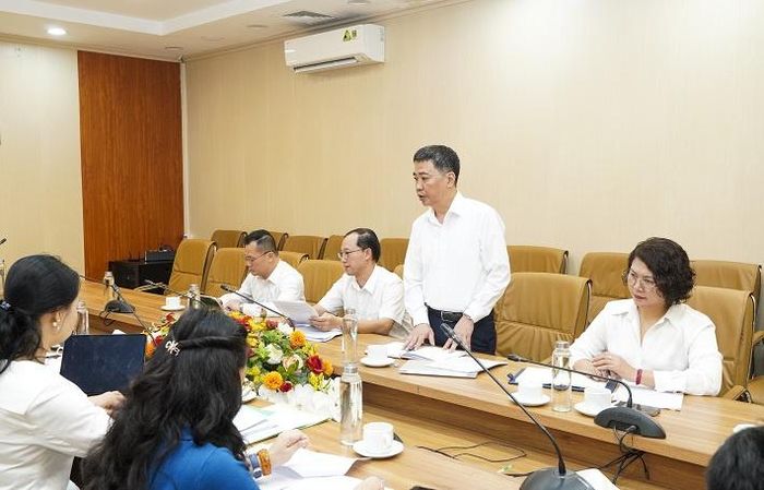  Ông Lê Hoàng, Phó Tổng giám đốc Tập đoàn phát biểu tại buổi làm việc 
