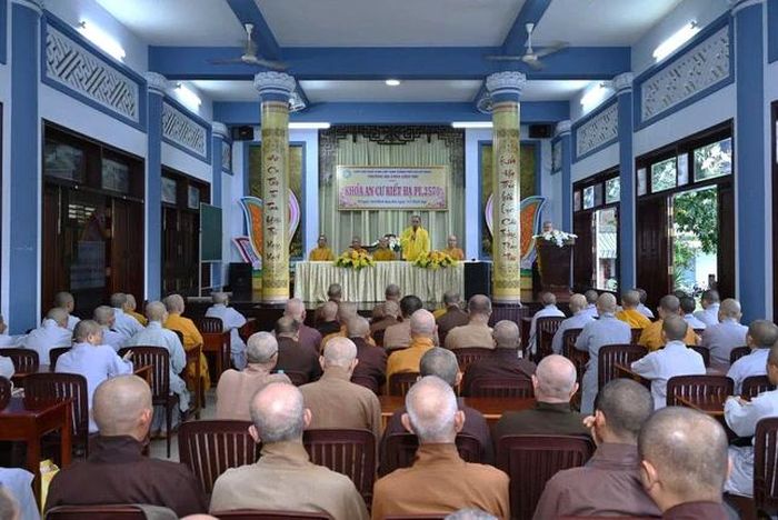 Buổi sinh hoạt Tăng sự tại chùa Liên Trì (phường Vũng Tàu, TP.HCM) trong mùa An cư kiết hạ Phật lịch 2570 