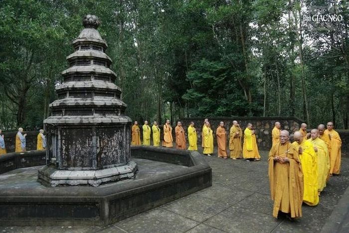 Ngôi bảo tháp Tổ sư Thanh Đức Tâm Khoan do Đức Từ Cung Đoan Huy hoàng thái hậu hỷ cúng 