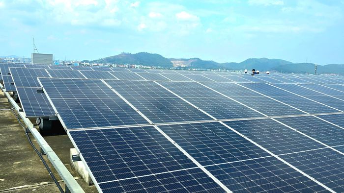 Nhiều nhà máy sản xuất pin mặt trời quy mô lớn đã được đầu tư tại khu vực miền Bắc như Nghệ An, Bắc Ninh, Bắc Giang.