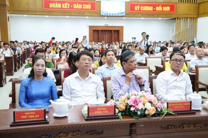 Quang cảnh hội nghị triển khai thí điểm mô hình đô thị thông minh cấp xã.