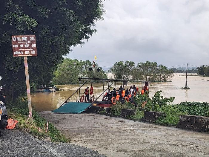 Ninh Bình đang triển khai nhiều giải pháp tăng cường quản lý vận tải đường thủy, chủ động phòng, chống thiên tai và tìm kiếm cứu nạn, bảo đảm giao thông an toàn.