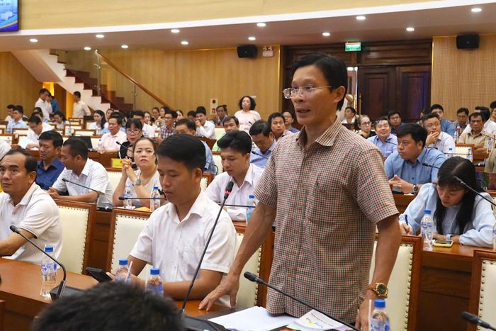 Đại diện doanh nghiệp nêu những khó khăn, vướng mắc về đất đai, ảnh hưởng đến tiến độ dự án (Ảnh: Lê Danh).