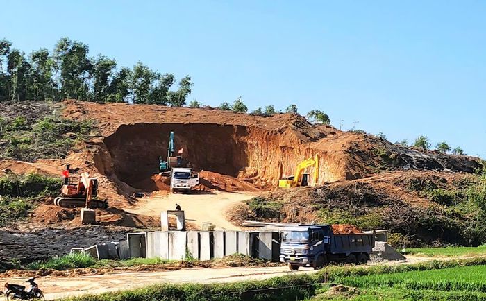 Ngoài cát, tỉnh Quảng Ngãi cũng sẽ đưa 23 mỏ đất đã và chưa có kết quả thăm dò vào kế hoạch đấu giá quyền khai thác khoáng sản trong năm 2026.