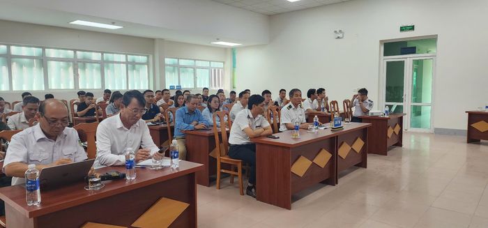 Cảng vụ Hàng hải tổ chức hội nghị đối thoại với doanh nghiệp để hướng dẫn các thủ tục về chuyển đổi số.