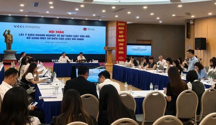 Đại diện doanh nghiệp góp ý hoàn thiện dự thảo Luật sửa đổi, bổ sung một số điều của Luật Hải quan. Ảnh: Hải Anh