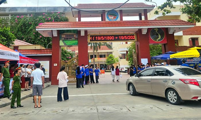 Trong ngày đầu tiên, thí sinh sẽ dự thi môn Ngữ văn với thời gian làm bài 120 phút. Ảnh: Nguyễn Diệu